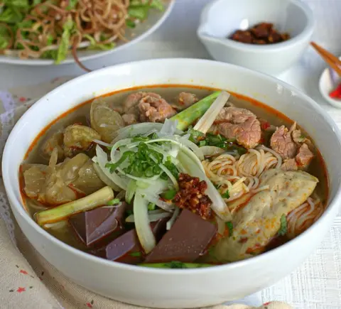 Hình ảnh Bún bò gân - chả