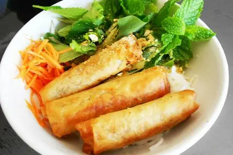 Hình ảnh Bún thịt nướng chả giò