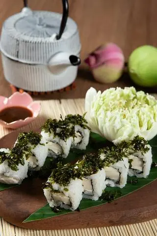Hình ảnh Cơm cuộn đậu hũ phô mai vu lan - vu lan cheese tofu uramaki - ve23