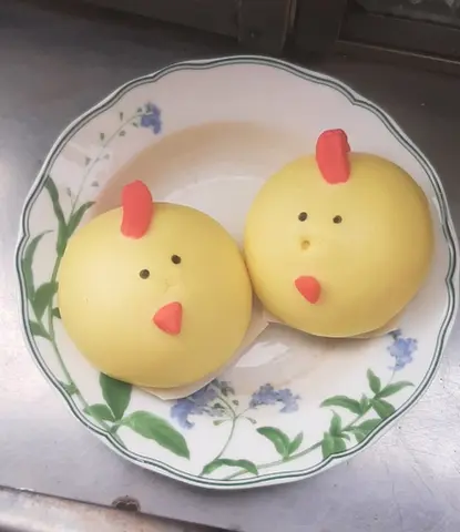 Hình ảnh Bánh bao con gà trứng sữa hot gà