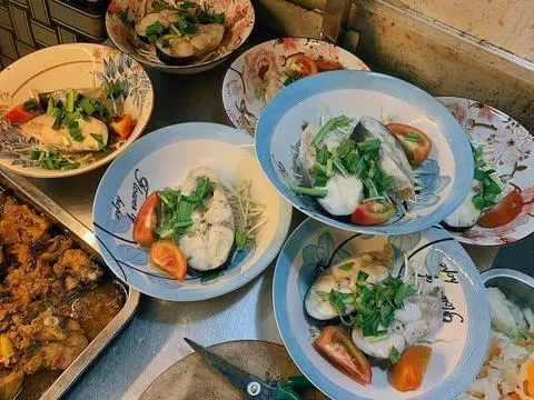 Hình ảnh Cơm canh chua cá hú