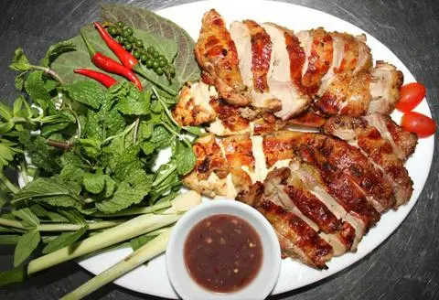 Hình ảnh Vịt nướng lá mắc mật