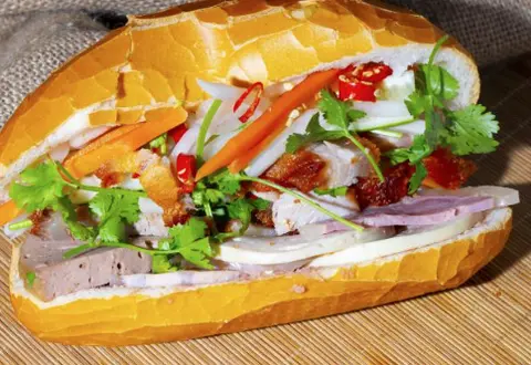 Hình ảnh Bánh mì thập cẩm đặc biệt
