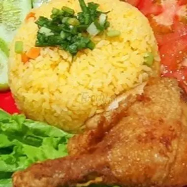 Hình ảnh Cơm Gà Xối Mỡ Má Tỏi