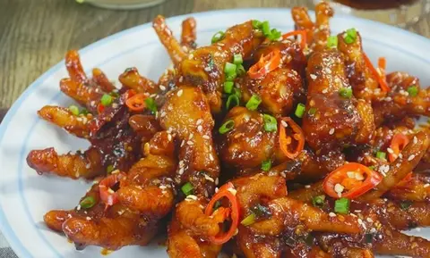 Hình ảnh Chân gà rang me
