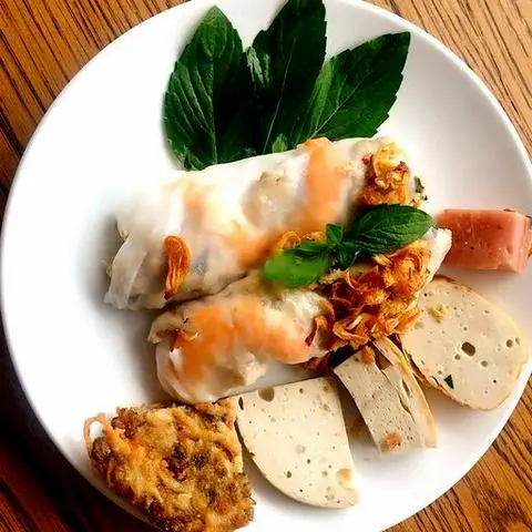 Hình ảnh Bánh cuốn tôm thịt đầy đủ