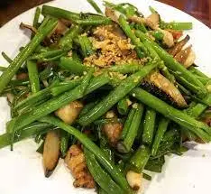 Hình ảnh Ốc móng tay xào rau muống