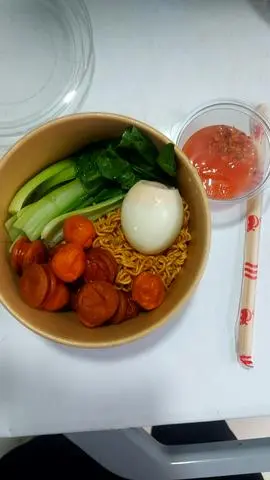 Hình ảnh Mì trộn cá viên trứng lòng đào