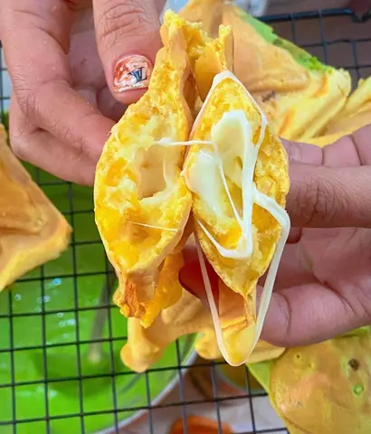 Hình ảnh 1 bánh cá phomai - 1 bánh cá socola