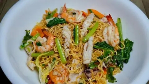 Hình ảnh Mì gói xào hải sản
