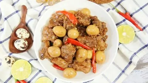 Hình ảnh Cơm sườn non kho trứng cút