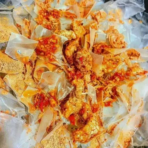 Hình ảnh Bánh tráng trộn muối sặc tóp mỡ