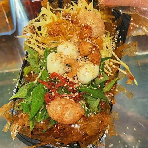 Hình ảnh Bánh tráng trộn khô bò đỏ tóp mỡ