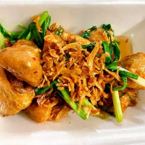 Hình ảnh Phao câu gà chiên giòn nước mắm
