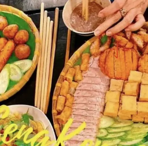 Hình ảnh Bún đậu chả giò