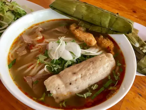 Hình ảnh Bún bò chả tiêu