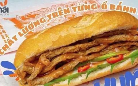 Hình ảnh Bánh mì chả cá má Hải