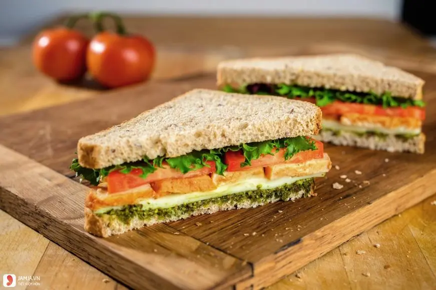 Hình ảnh Combo sandwich bò xúc xích - nước ngọt