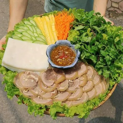 Hình ảnh Bê thui cuốn rau rừng