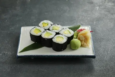Hình ảnh Cơm cuộn bơ