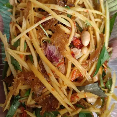 Hình ảnh Gỏi xoài khô mực cô Bông