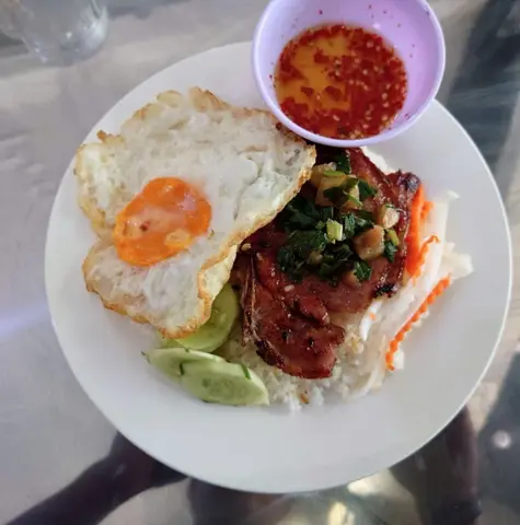 Hình ảnh Cơm sườn ốp la