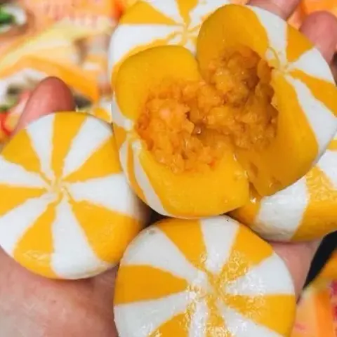 Hình ảnh Bánh bao nhân trứng cá