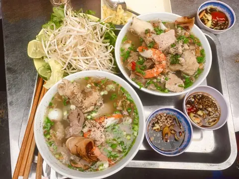 Hình ảnh Hủ tiếu nước đầy đủ không xương