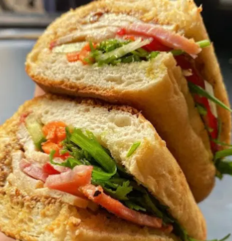 Hình ảnh Bánh mì thịt nguội