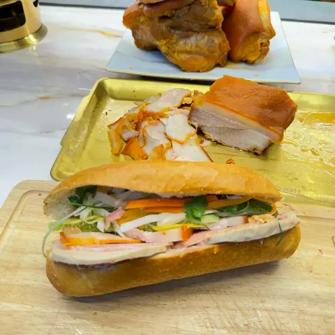 Hình ảnh Bánh mì thịt khìa
