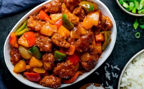 Hình ảnh Cơm gà xào chua ngọt Hong Kong