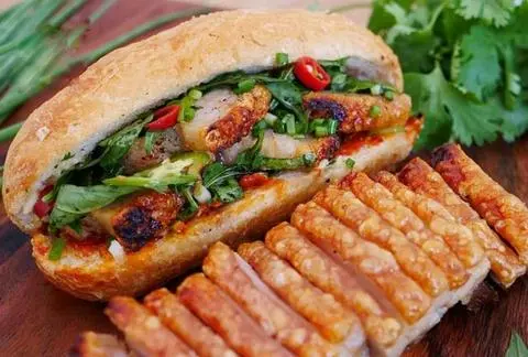 Hình ảnh Bánh mì heo quay