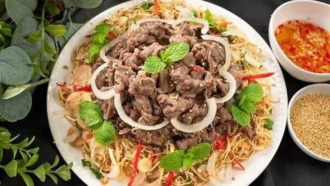 Hình ảnh Gỏi nộm bắp chuối thịt bò