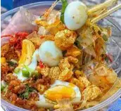 Hình ảnh Bánh tráng trộn tỏi da heo