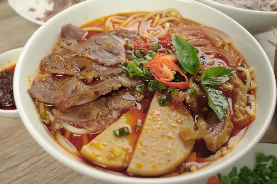 Hình ảnh Bún bò Huế nạm