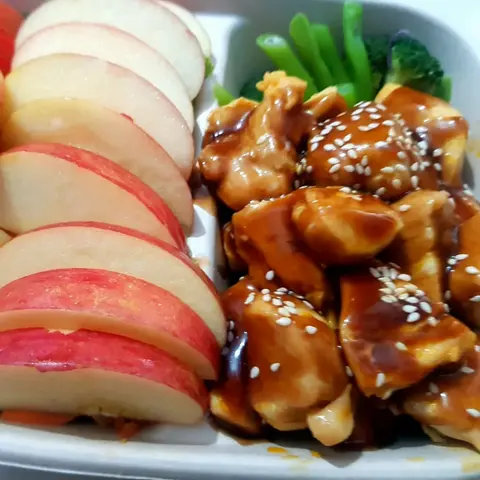 Hình ảnh Salad Gà Sốt BBQ cay