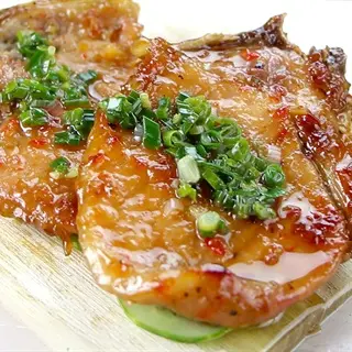 Hình ảnh Cơm sườn nướng mỡ hành ( quán dùng thịt tươi không dùng hàng đông lạnh ạ ) 