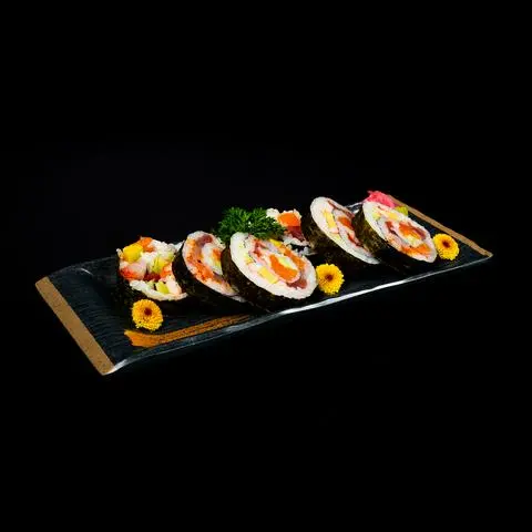 Hình ảnh Cơm cuộn cá sống thập cẩm - rainbow futomaki - fu02