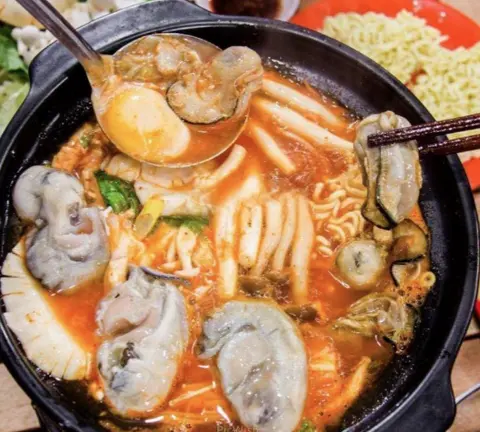 Hình ảnh Mì cay hàu sữa