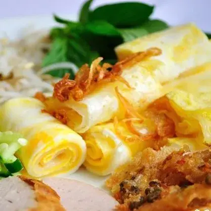 Hình ảnh Bánh cuốn trứng thịt nướng