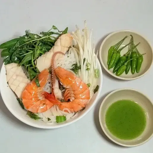 Hình ảnh Bún Thái tôm mực