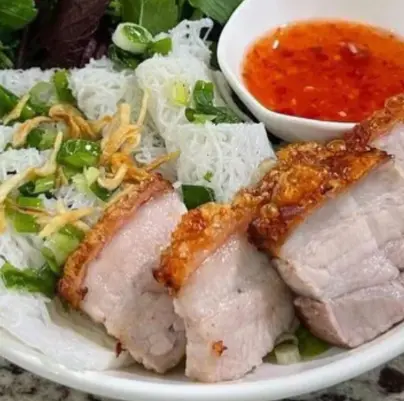 Hình ảnh Bánh hỏi heo quay