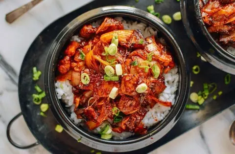 Hình ảnh Cơm heo xào kim chi