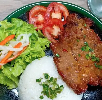 Hình ảnh Cơm tấm sườn - canh rong biển