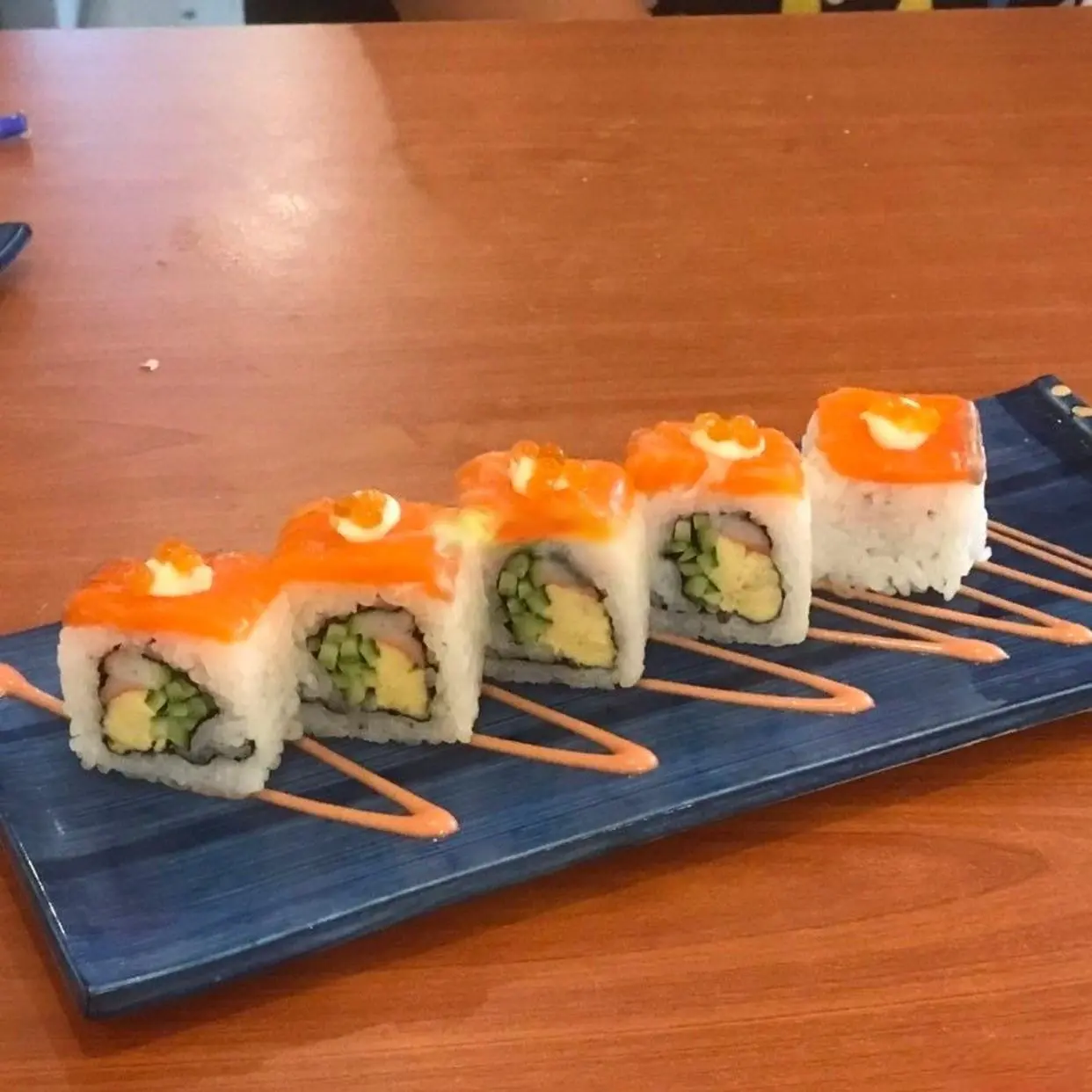 Hình ảnh SAKE IKURA ROLL (Cơm Cuộn Thành Cua , Trứng Cá Hồi)