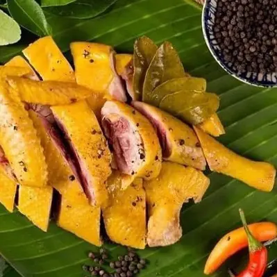 Hình ảnh Gà khay 1/2 con ủ muối không chặt