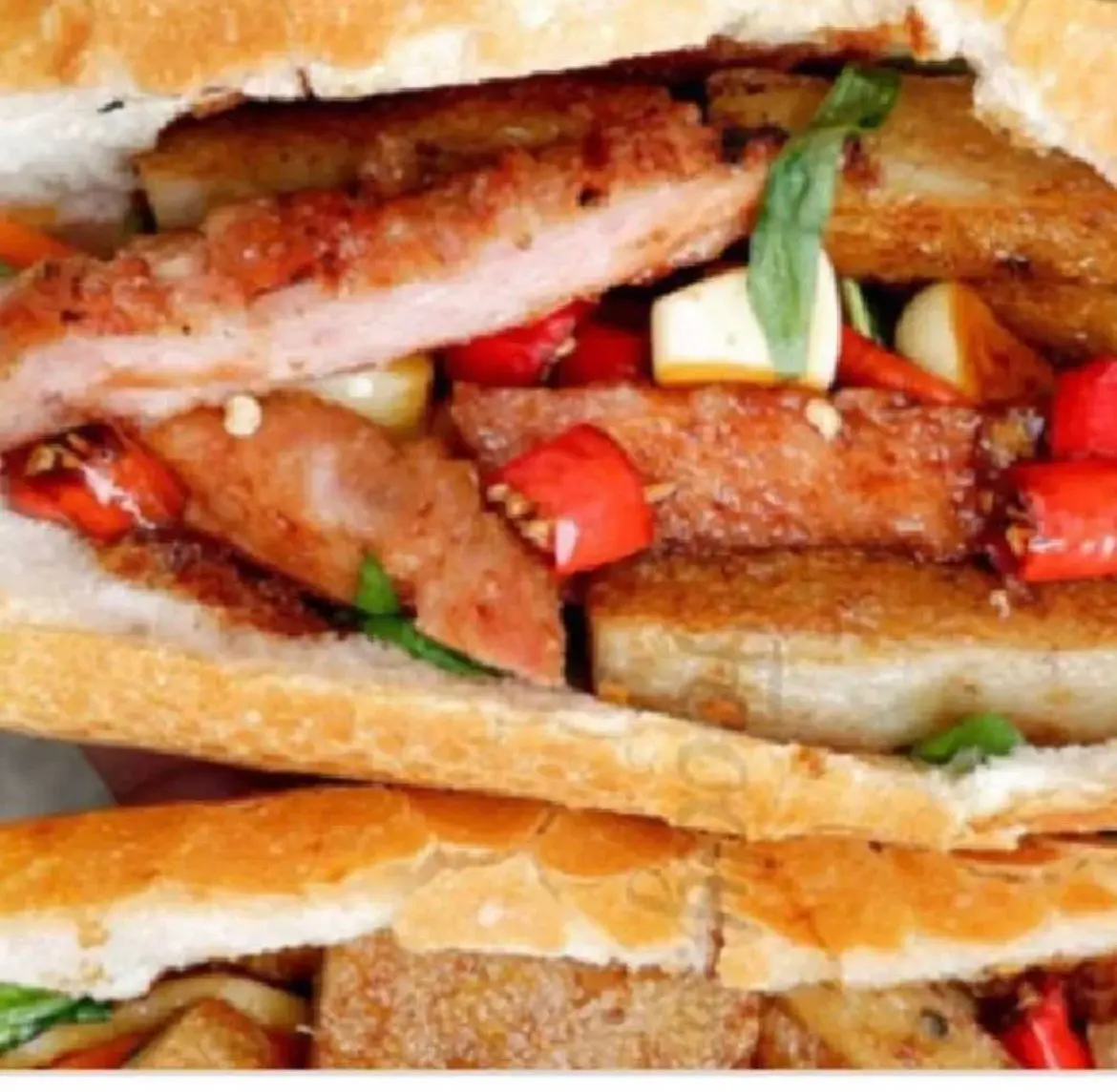 Hình ảnh Bánh mì chả cá - ốp la