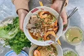 Hình ảnh Hủ tiếu nam vang - mì gói xương đầy đủ - món nước