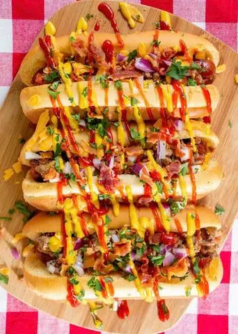 Hình ảnh Hotdog gà cay phô mai