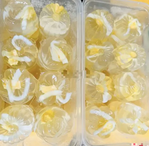 Hình ảnh Rau câu dừa mix bánh plan - hộp 16 cái